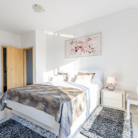 Villa Spark With Heated Pool In Rogoznica Zečevo 외부 사진