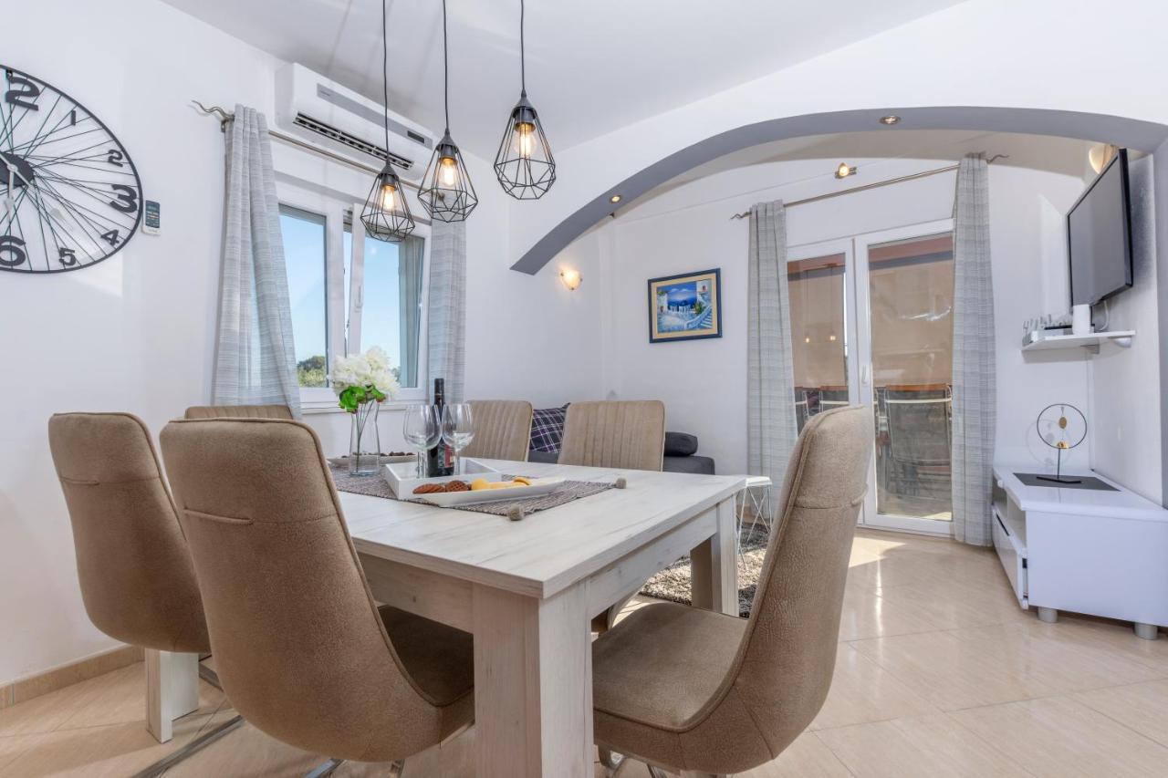 Villa Spark With Heated Pool In Rogoznica Zečevo 외부 사진